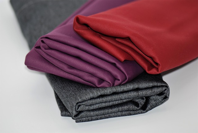 Maminka má metráže dekoračních látek.